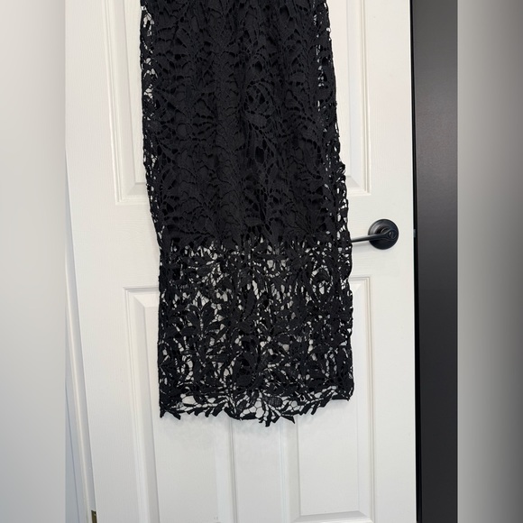 Lock & Key Lace Dress - Picture 7 of 15